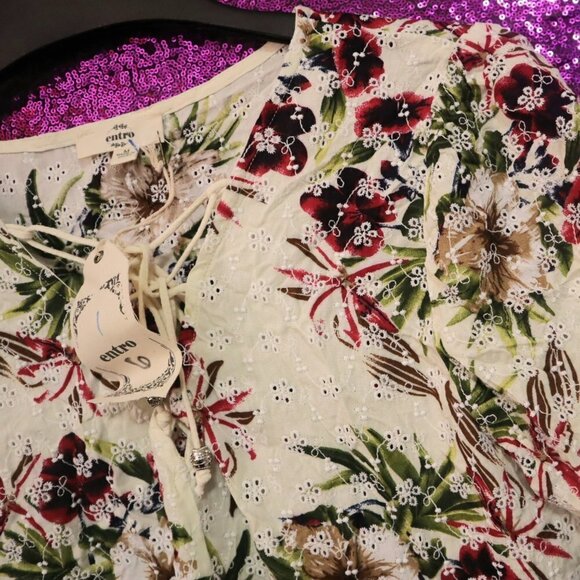 LAST CHANCE - LACE UP V-NECK TOP M Entro Floral Eyelet Lace Vacation Beach - Picture 3 of 6